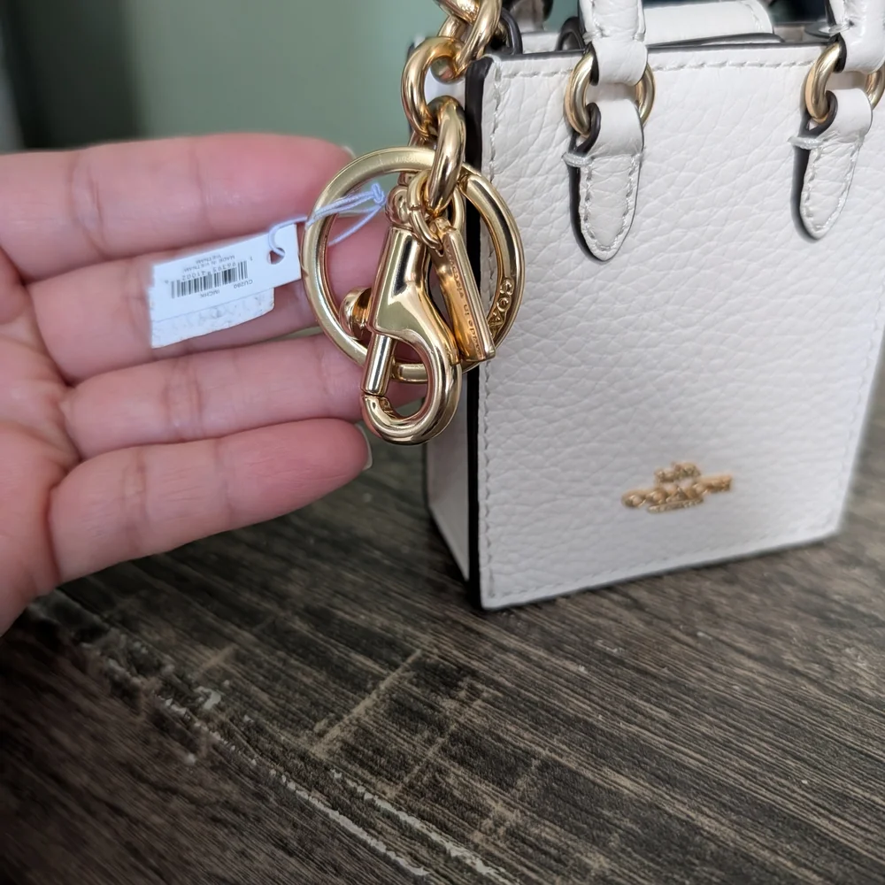 Coach elegant compact